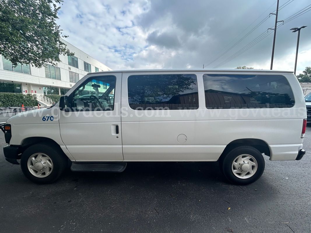 2009 FORD E-150 (Unit 670)