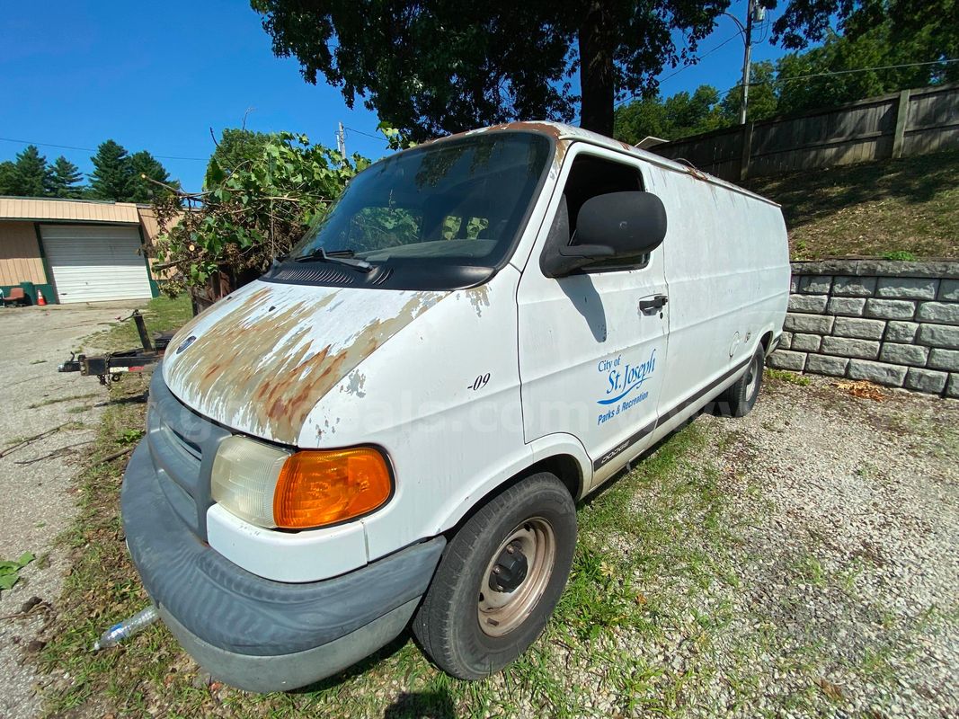 2001 Dodge Ram Van 1500 SWB
