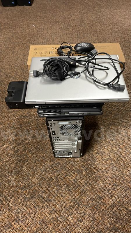 2 laptop and 1 towers