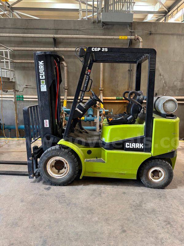 CLARK CGP 25 Forklift