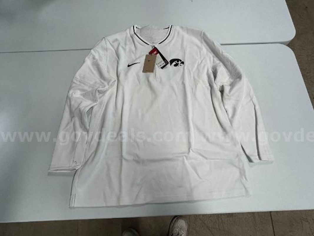 Lot of 1, Nike 1/4 zip Long Sleeve Shirt, White in color. Size: L