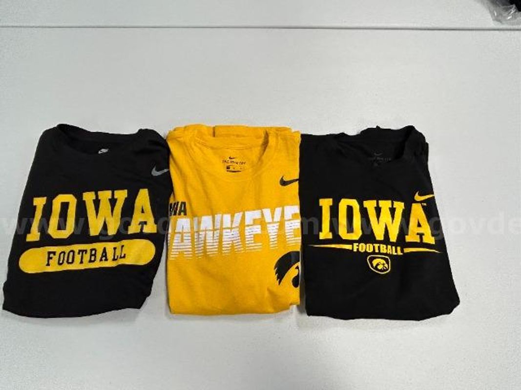Lot of 3, Nike Dri-Fit Tee Various styles and colors, Size: M