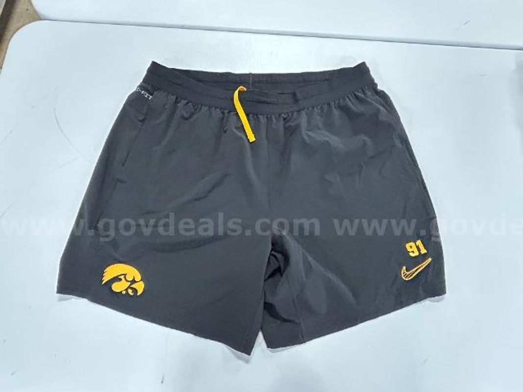 Lot of 5, Nike Dri-Fit "U of I" Shorts. Black in color. Size:XXL,3XL,4XL,