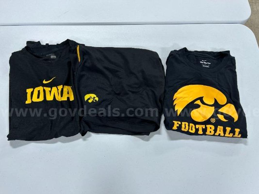 Lot of 3, Nike "U of I" shirts and short. Black in color, Size: L,XL