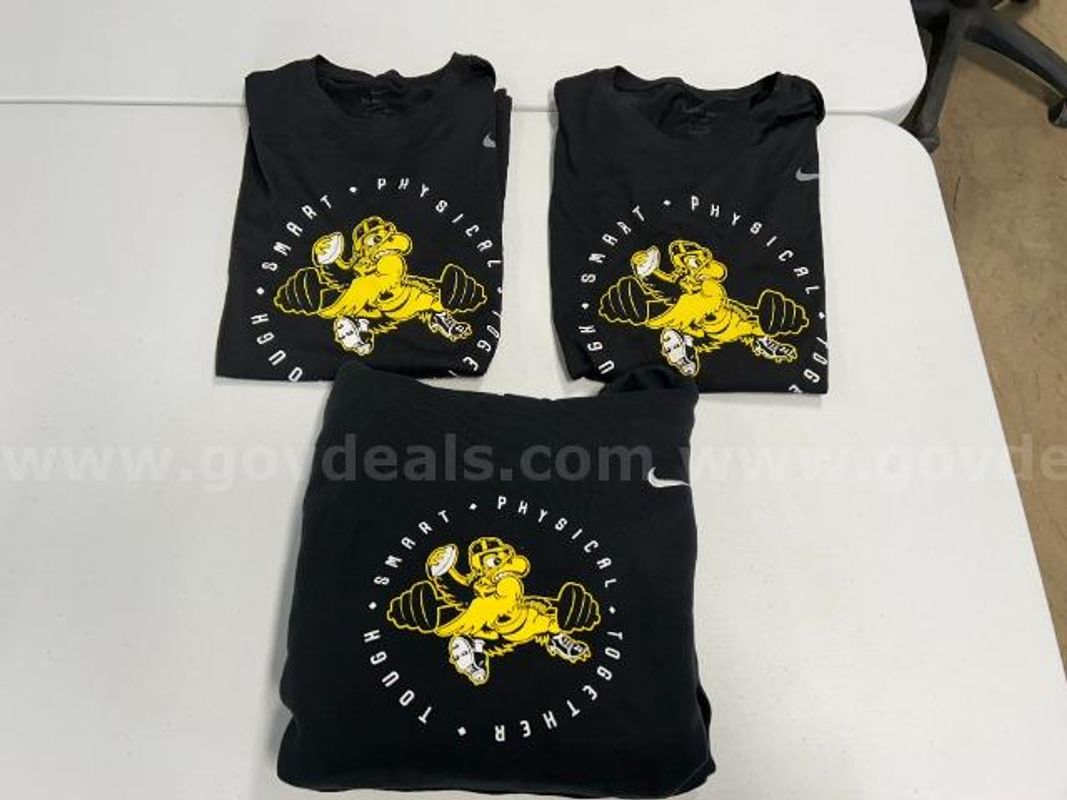 Lot of 3, Nike tee (2) Nike Sweatshirt. Black in color. Size: XL,XXL