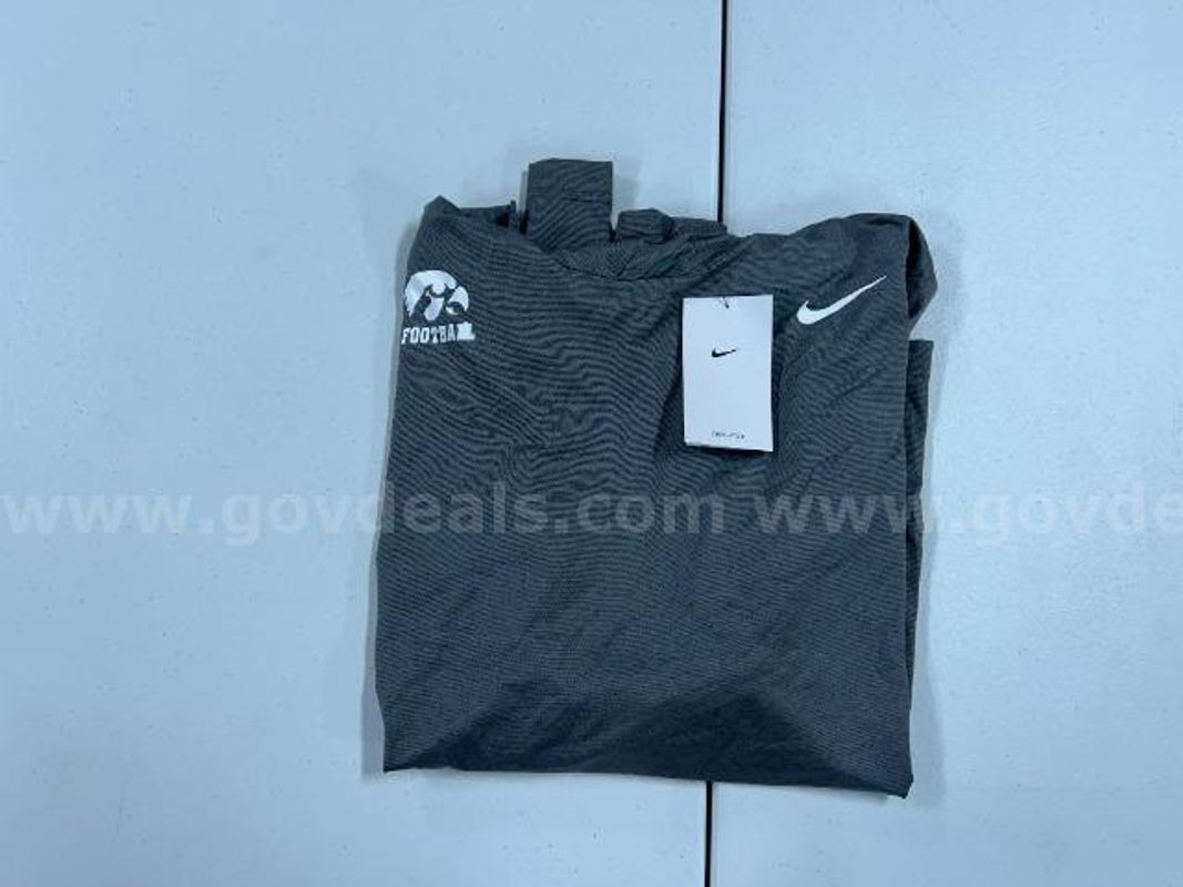 Lot of 1, Nike Pro Dri-Fit Long Sleeve Hoodie, Dark Grey in color, Size: L