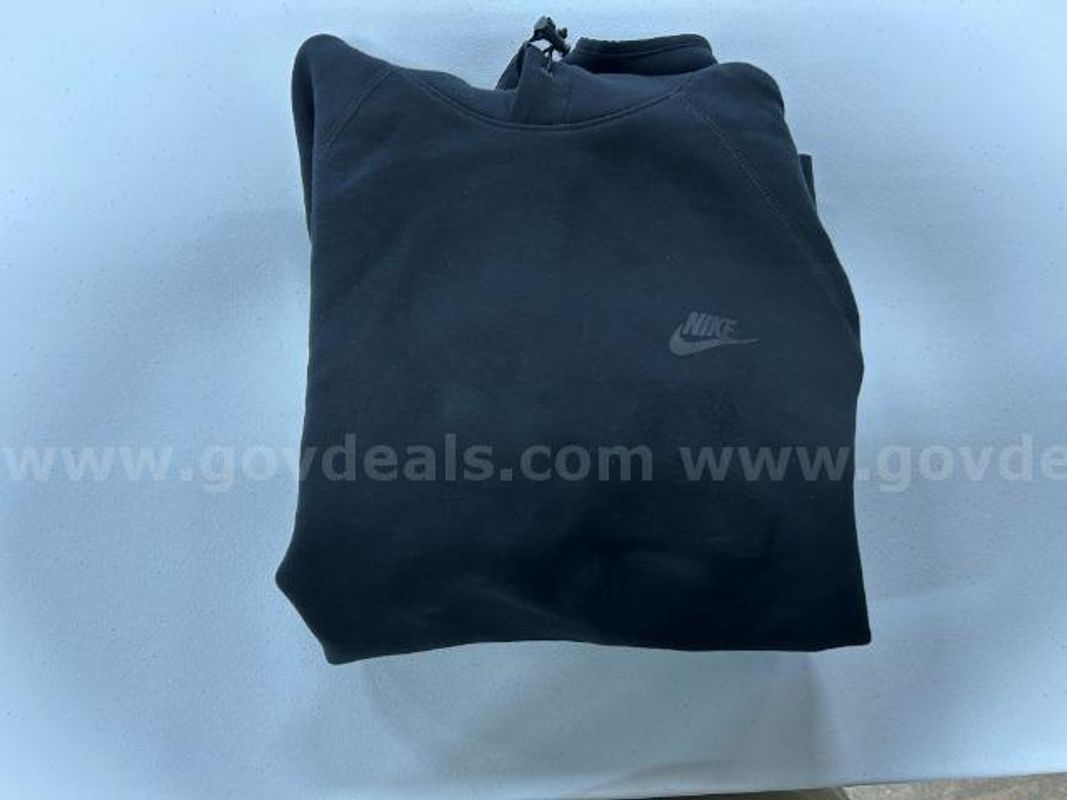 Lot of 1, Nike Tech Fleece Hoodie, Black in color. Size: L