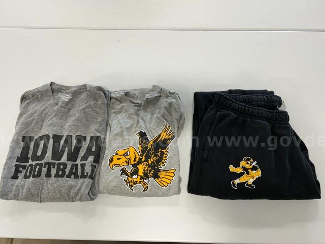 Lot of 3, Nike Shirt (2)t, Sweatpants, various colors, Size: XXL, 3XL