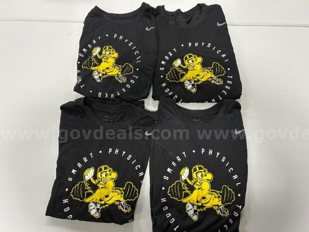 Lot of 4, Nike Tee, Black in color. Size: XL