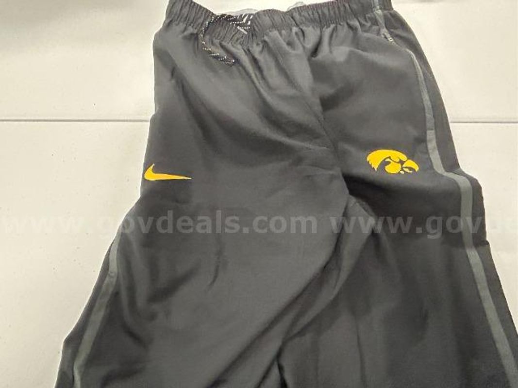 Lot 3, Nike Hoodie, Sweatpants. Franchise Pullover, Size:XL