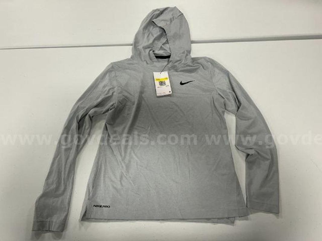 Lot of 6, WMNS/ Mens Nike Various Styles. Grey in color, Size: S