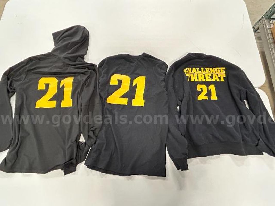 Lot of 5, Nike "U of I" Black in color. Size: L, XL