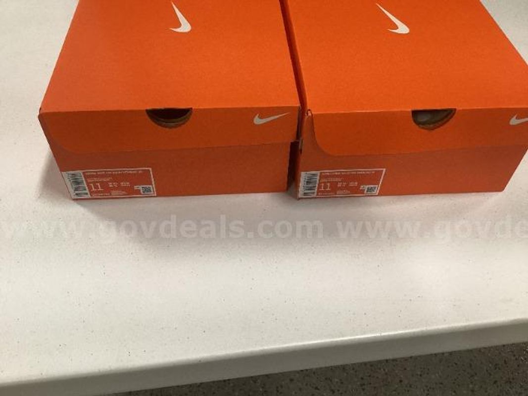 2 Women's Nike Air Zoom Vomero 16