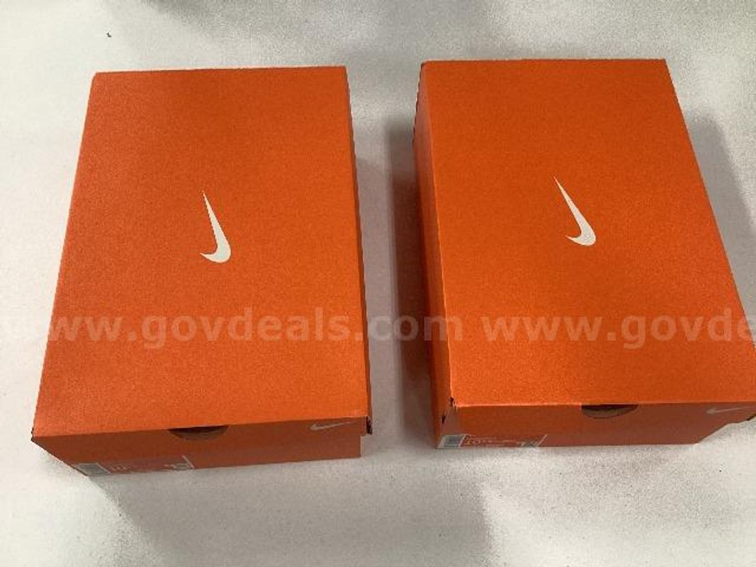 2 Women’s Nike Air Zoom Vomero 16 Shoes Size 10.5