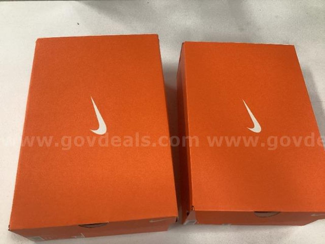 2 Nike Air Zoom Vomero 16 Shoes