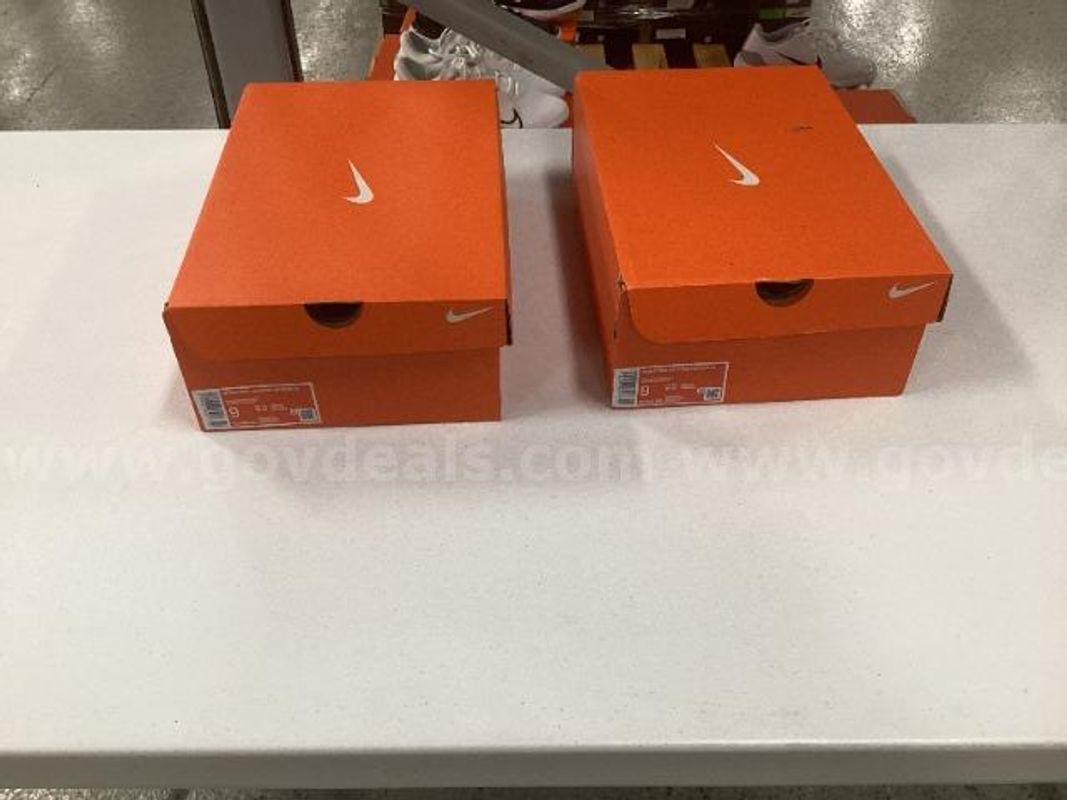 2 Women’s Nike Air Zoom Vomero 16 Shoes