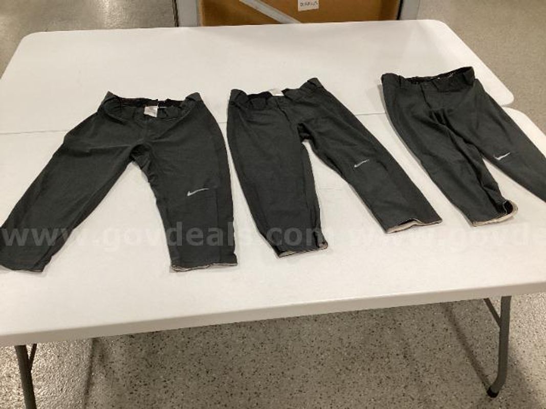 Lot of Nike Women's Vapor Select Iowa Hawkeyes 3/4 Length Softball Pants