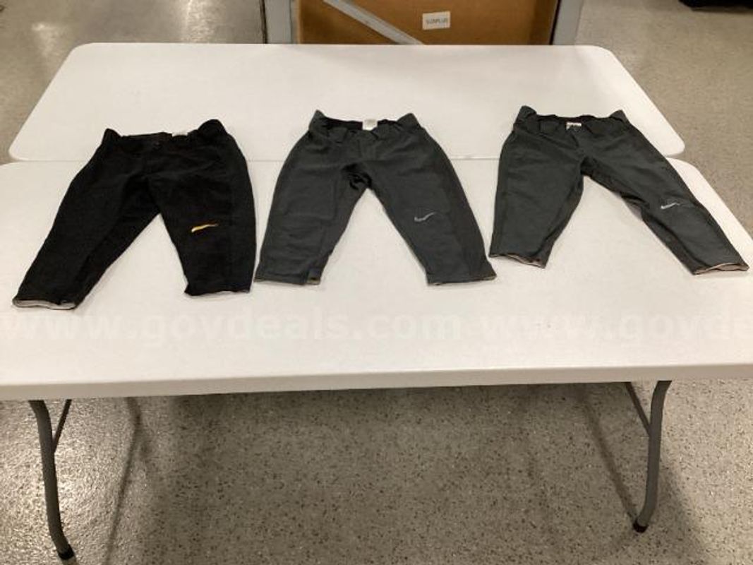 Lot of Nike Women's Vapor Select Iowa Hawkeyes 3/4 Length Softball Pants