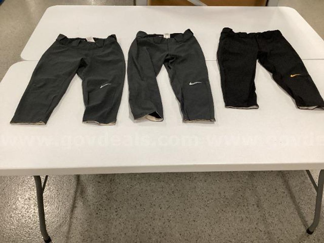 Lot of Nike Women's Vapor Select Iowa Hawkeyes 3/4 Length Softball Pants
