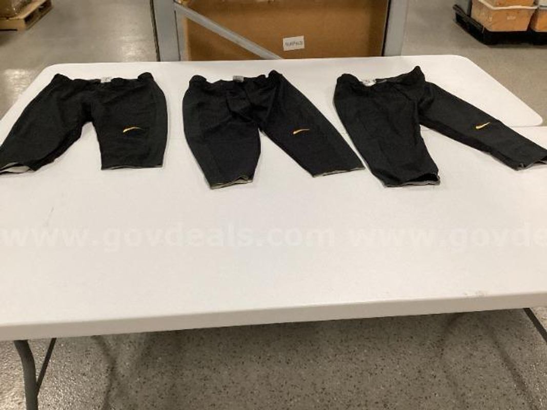 Lot of Nike Women's Vapor Select Iowa Hawkeyes 3/4 Length Softball Pants