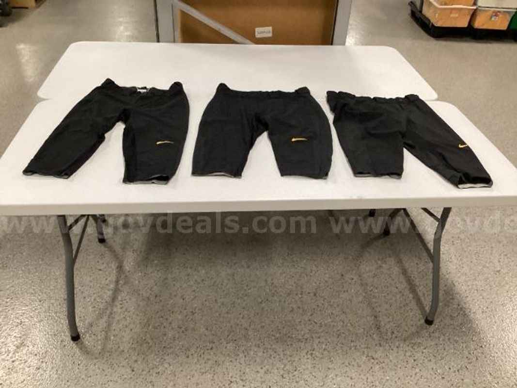 Lot of Nike Women's Vapor Select Iowa Hawkeyes 3/4 Length Softball Pants