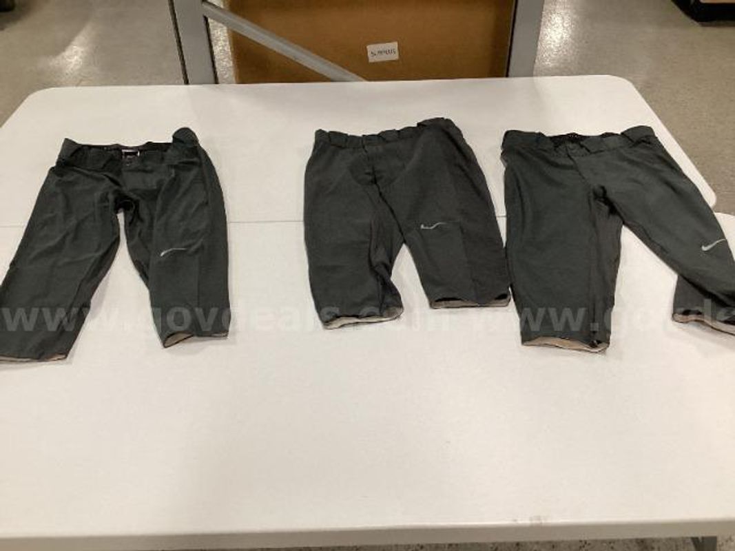 Lot of Nike Women's Vapor Select Iowa Hawkeyes 3/4 Length Softball Pants