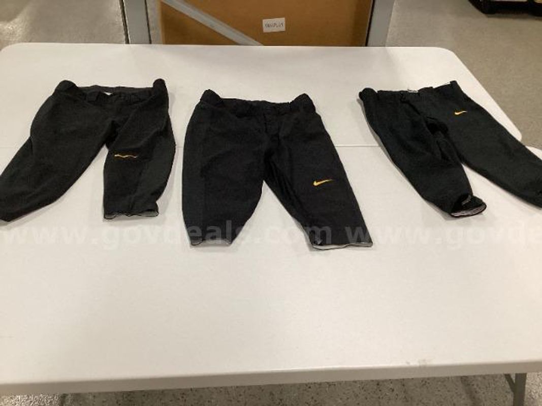Lot of Nike Women's Vapor Select Iowa Hawkeyes 3/4 Length Softball Pants