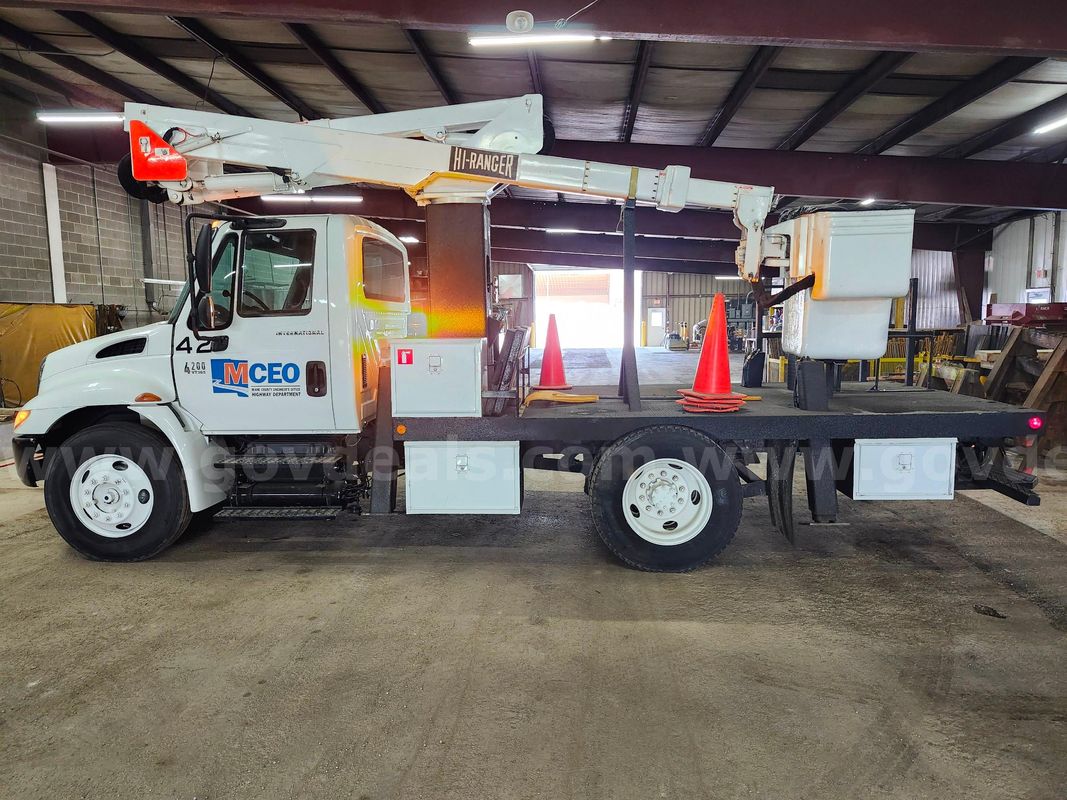 2004 International 4200 Bucket Truck