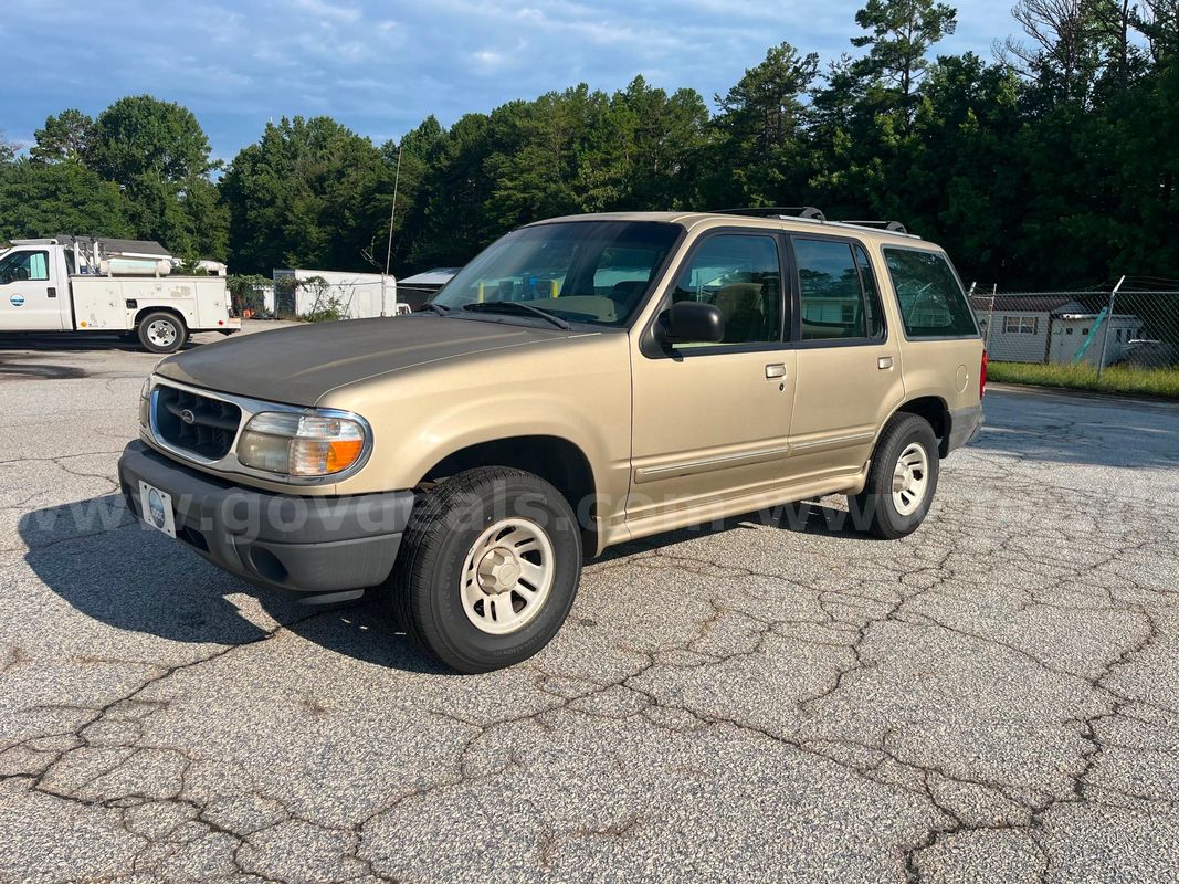 2000 Ford Explorer XL 4WD (1 of 8)