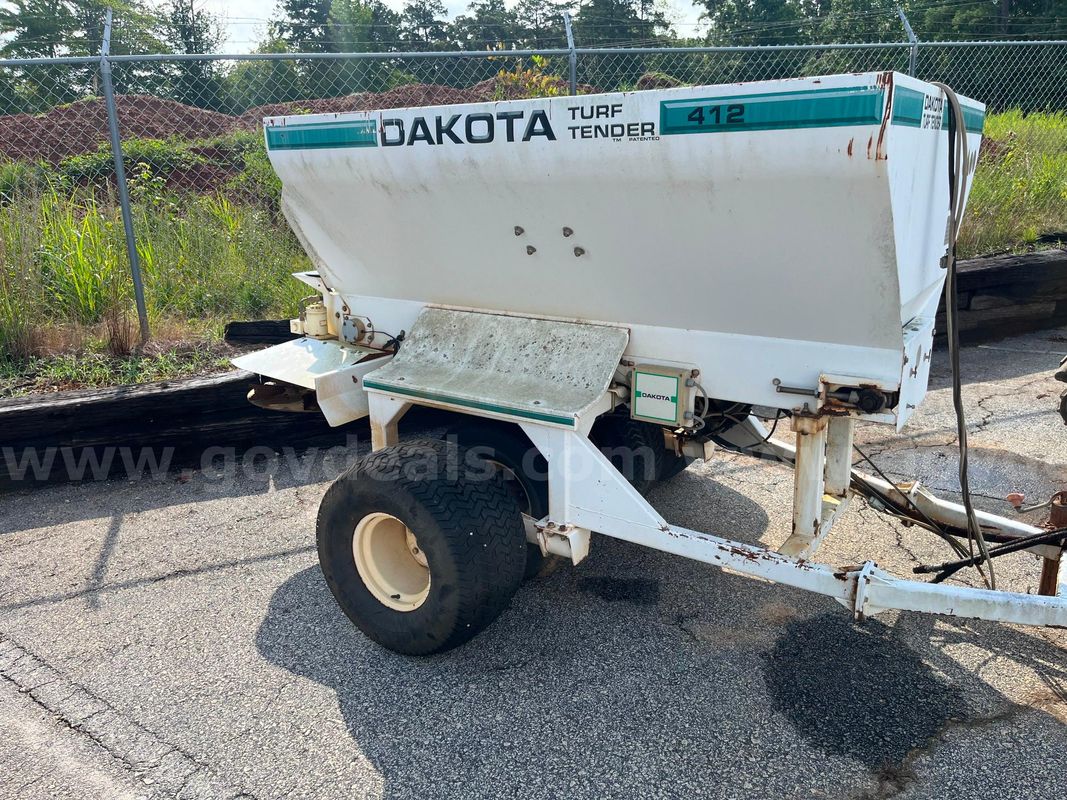 Dakota Stuff Tender 412 Spreader with Remote