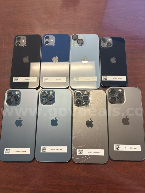 Lot of iPhones (Various Models)