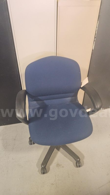 MSU Lot # 8952 - Blue Chair