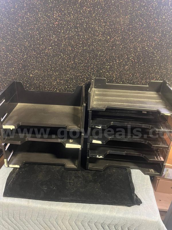 MSU Lot # 9257- Lot of Assorted Office Organizers