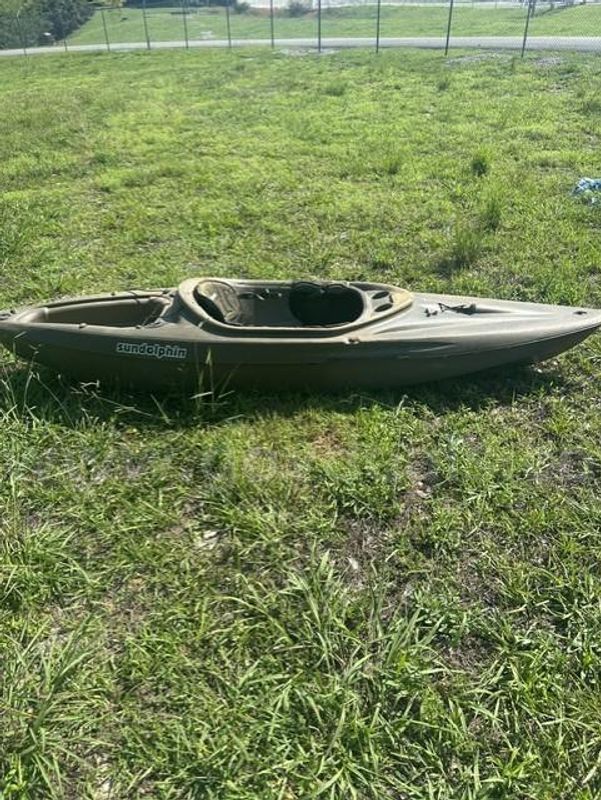 1 Sundolphin Kayak