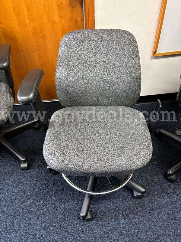 Lot of 6 Chairs – Lot 2