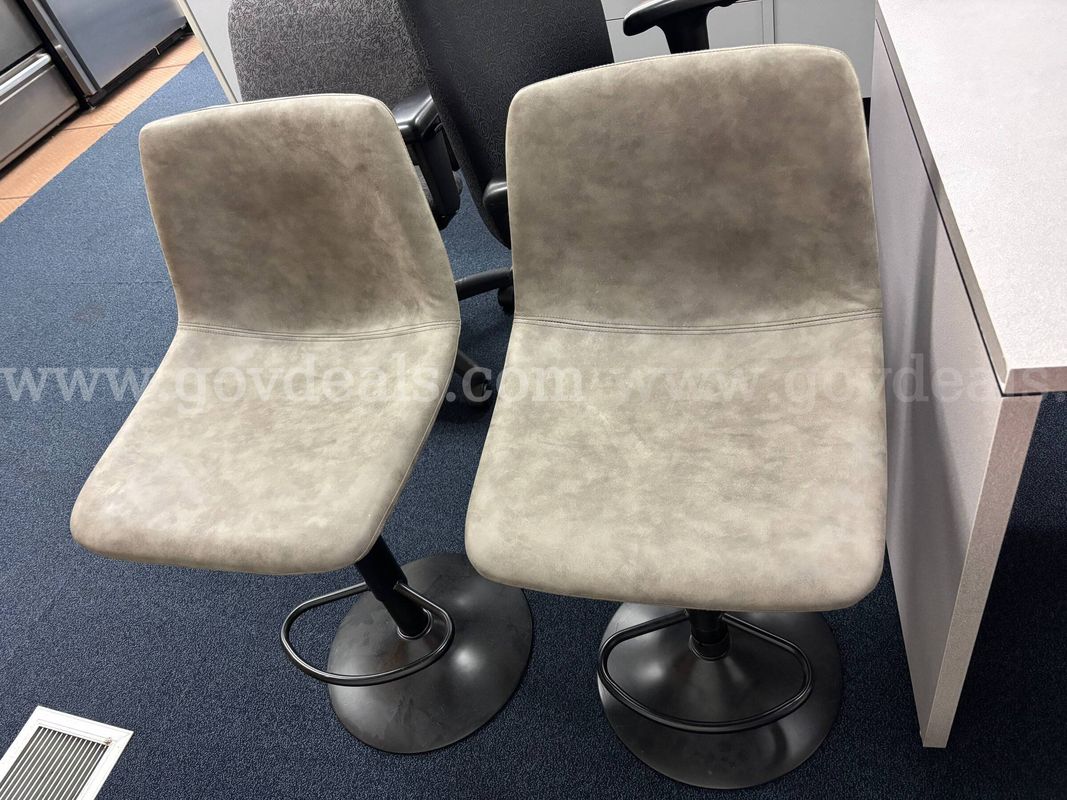 Lot of 4 Chairs
