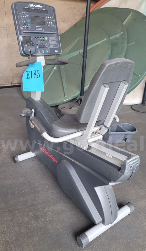 **** Life-Fitness Recumbent Exercise Bike **** (I)