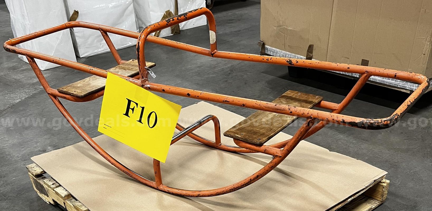 **** KIDS OUTDOOR METAL SEE-SAW /TEETER-TOTTER **** (I)