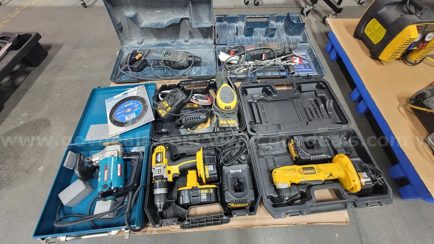 **** Assorted Power Tools Makita Dewalt **** (I)