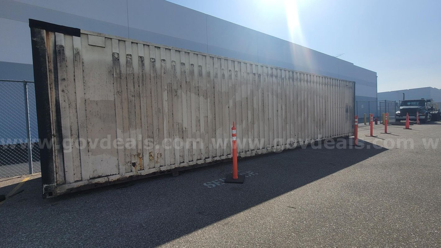 **** 40 Foot Shipping Container **** (P)