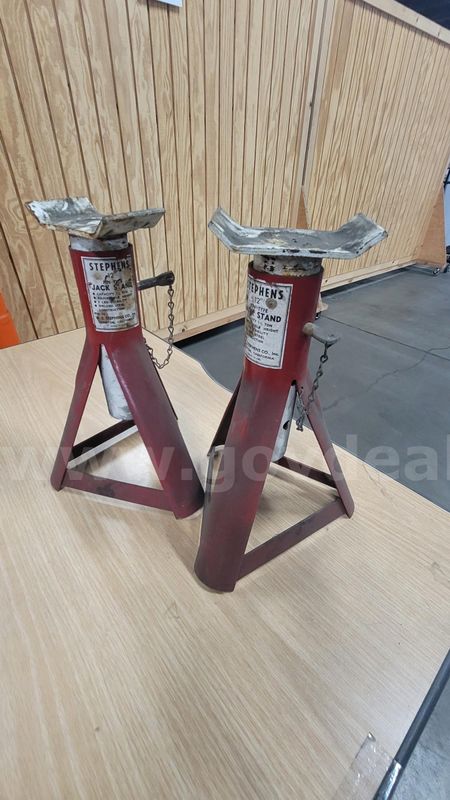 **** Pair Of Jack Stand **** (I)