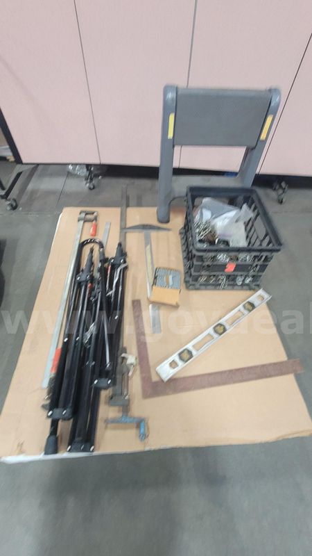 **** Assorted Handyman Tools **** (I)