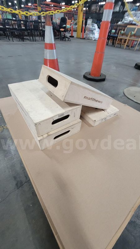 **** Matthews Half Mini Apple Platform Box **** (I)