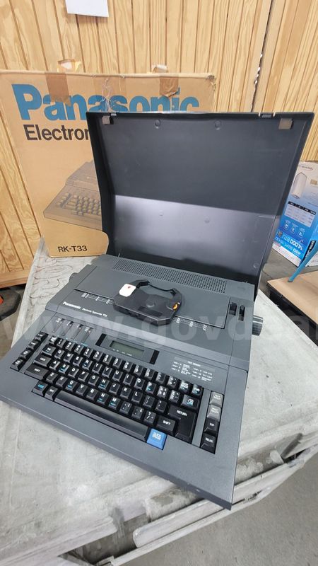 **** Pansonic Electronic Typewriter T33 **** (I)