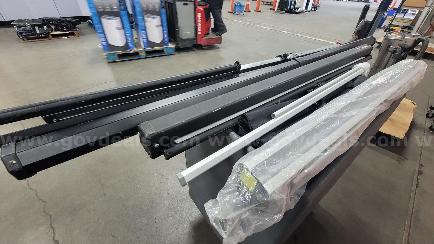 **** ASSORTED PROJECTOR SCREEN BY LOT **** (I)