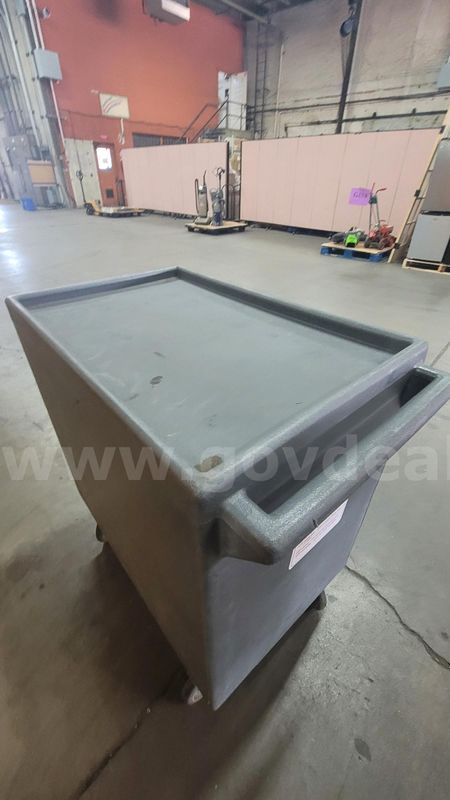 **** Cambro Service Cart **** (I)