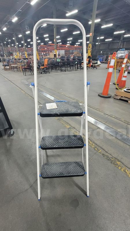**** 3 STEPS FOLDING LADDER **** (I)