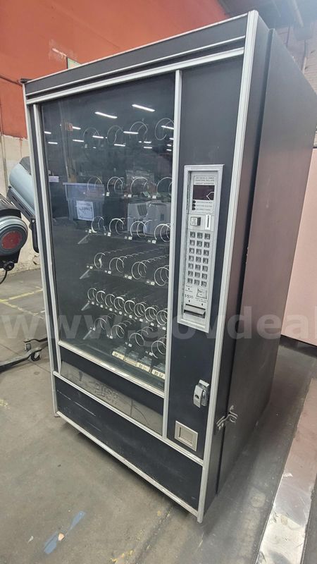 **** AUTOMATIC SNACK VENDING MACHINE **** (I)