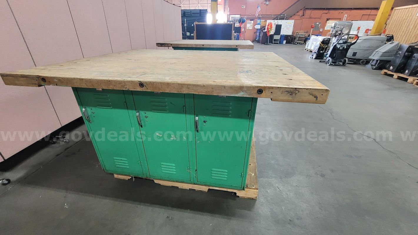 **** Worley Worktable With Locker **** (I)