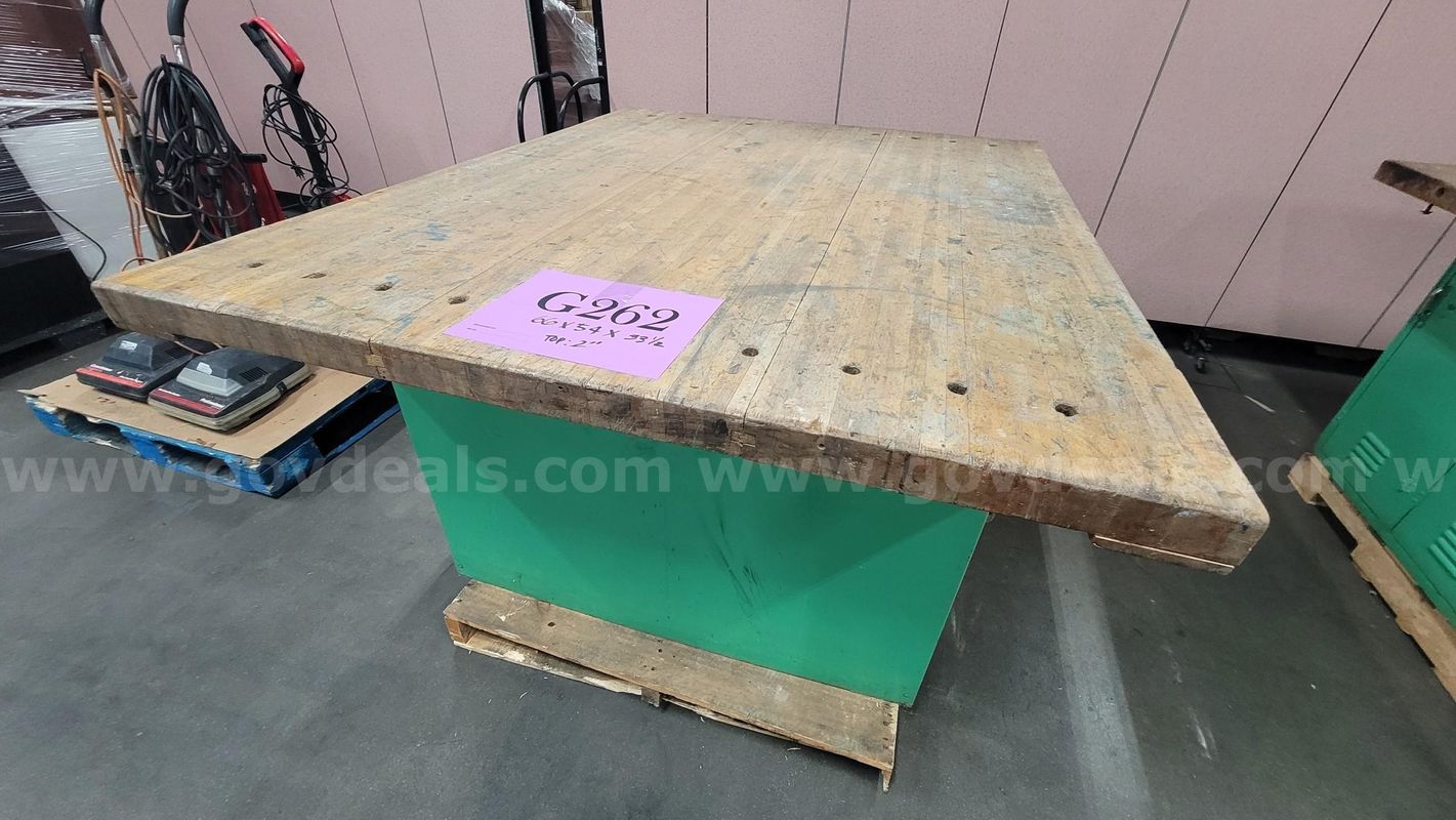 **** Worley Worktable With Locker **** (I)
